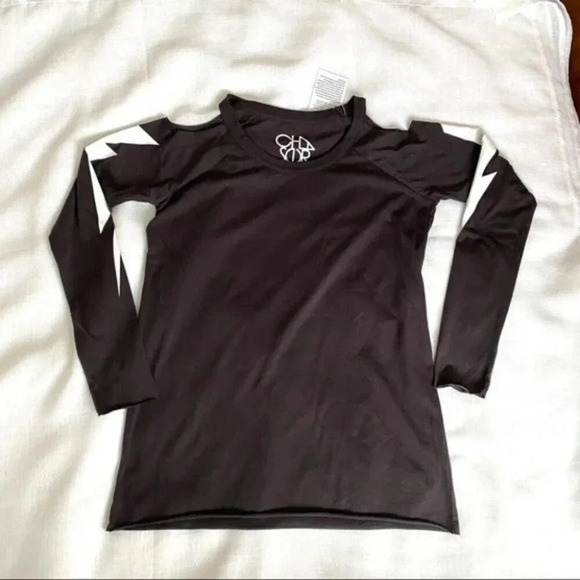 NWT CHASER Cold Shoulder Lightning Shirt - Picture 4 of 13